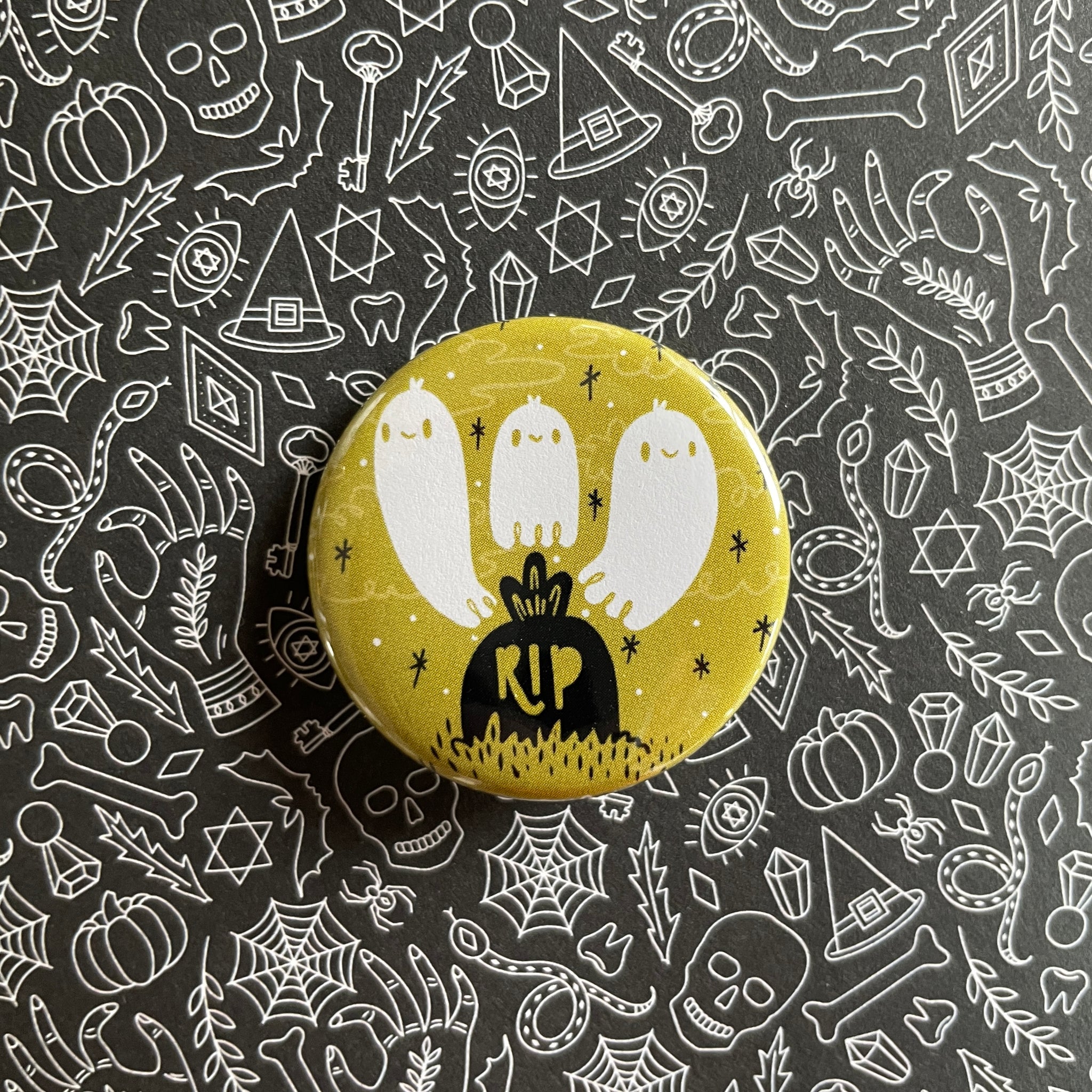 Ghostly Grave Button / Magnet
