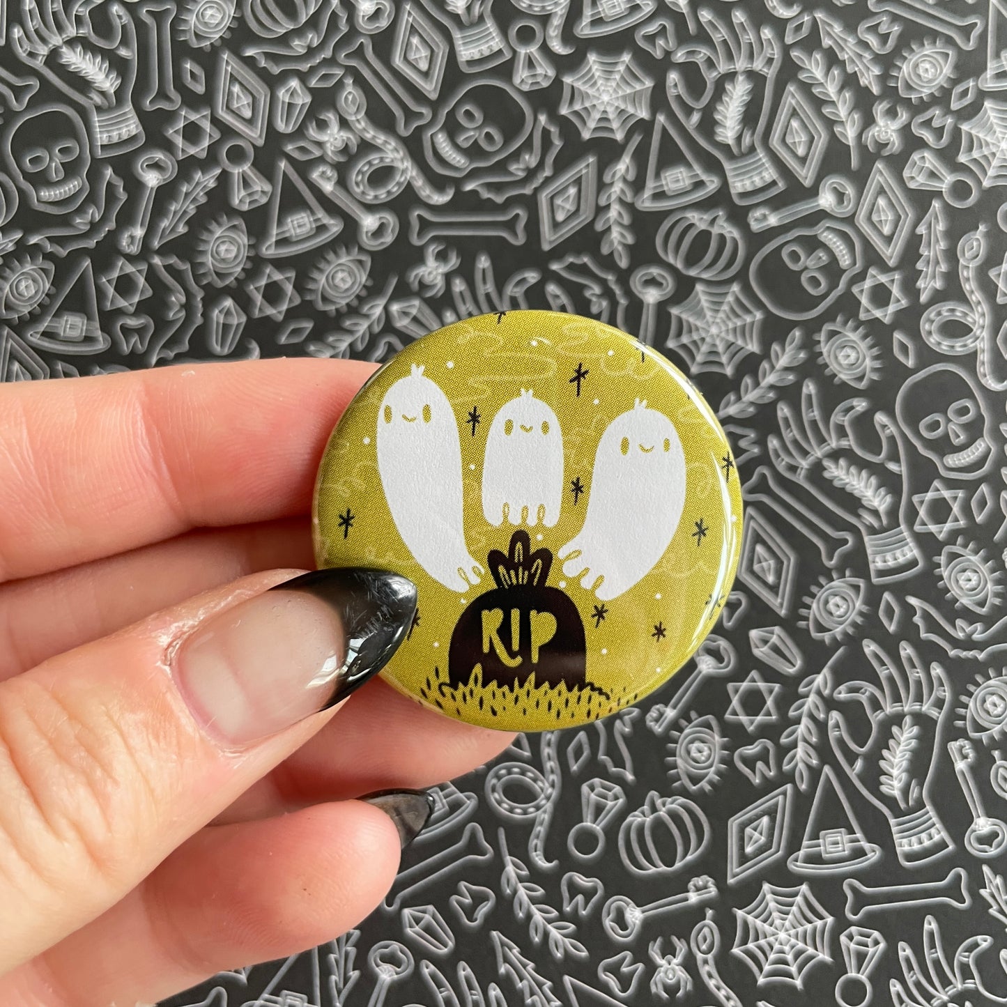 Ghostly Grave Button / Magnet